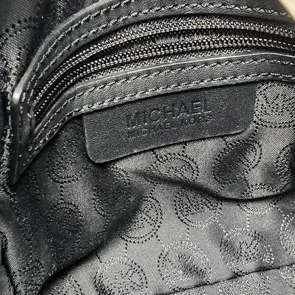 MICHAEL Michael Kors Hamilton Smooth Black Leather Crossbody Bag w/Gold Hardware - Picture 14 of 17